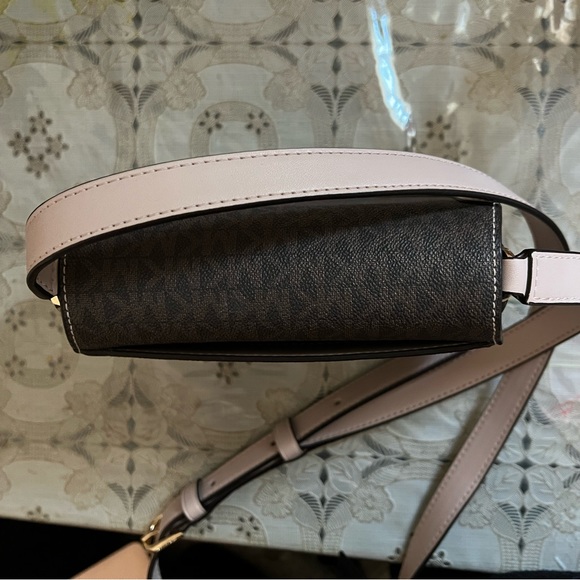 Michael Kor's Lucie crossbody purse - Picture 4 of 6